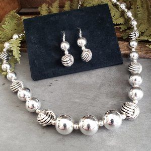 Avon Metallic Beaded Set